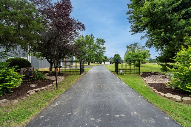 16556 Hewitt Springs Road, Springdale, AR 72764