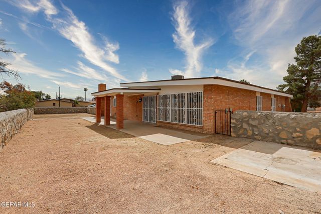 1534 Monte Sanders Lane, El Paso, TX 79935