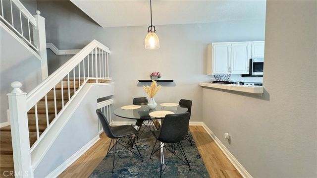 688 Indian Oak Lane 102, Oak Park, CA 91377