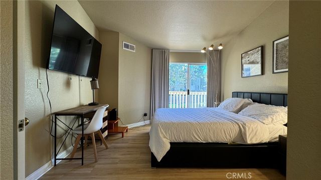 688 Indian Oak Lane 102, Oak Park, CA 91377