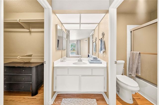 688 Indian Oak Lane 102, Oak Park, CA 91377