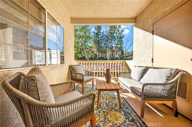 688 Indian Oak Lane 102, Oak Park, CA 91377