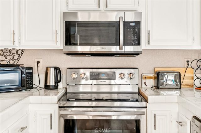 688 Indian Oak Lane 102, Oak Park, CA 91377