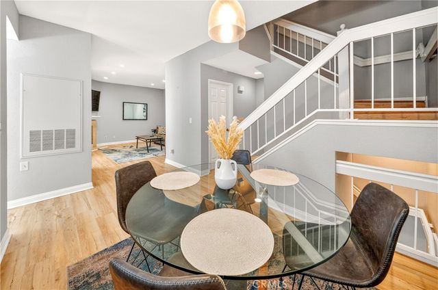 688 Indian Oak Lane 102, Oak Park, CA 91377