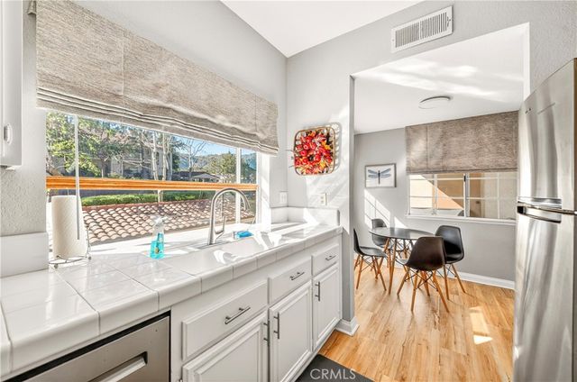 688 Indian Oak Lane 102, Oak Park, CA 91377