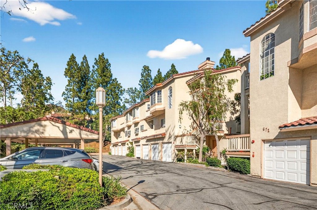 688 Indian Oak Lane 102, Oak Park, CA 91377