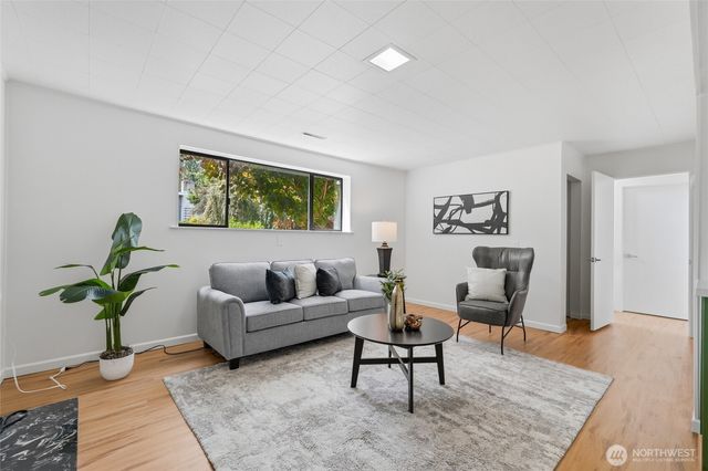 1220 NW 201st Street, Shoreline, WA 98177