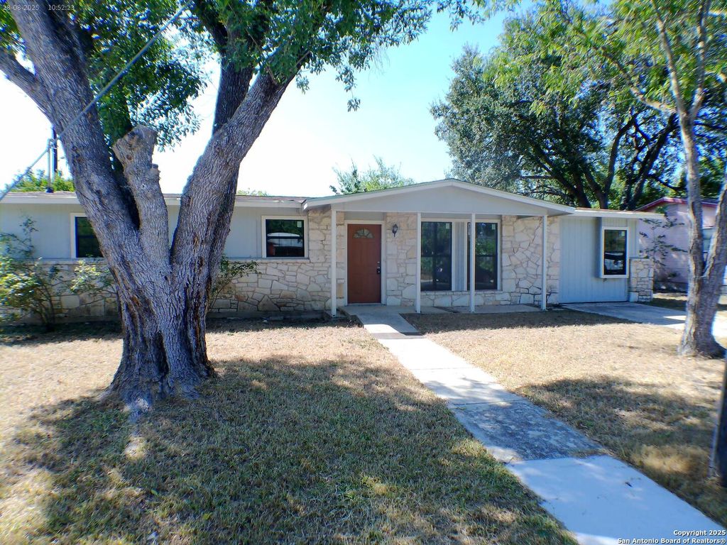 202 Hillview, Universal City, TX 78148