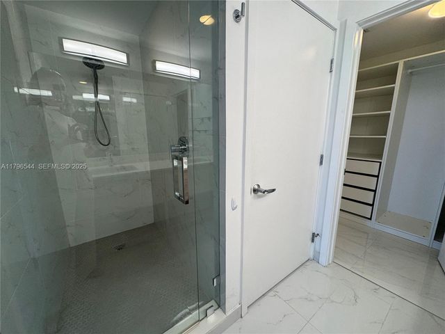 16385 Biscayne Boulevard 1806 +1 parking, North Miami Beach, FL 33160