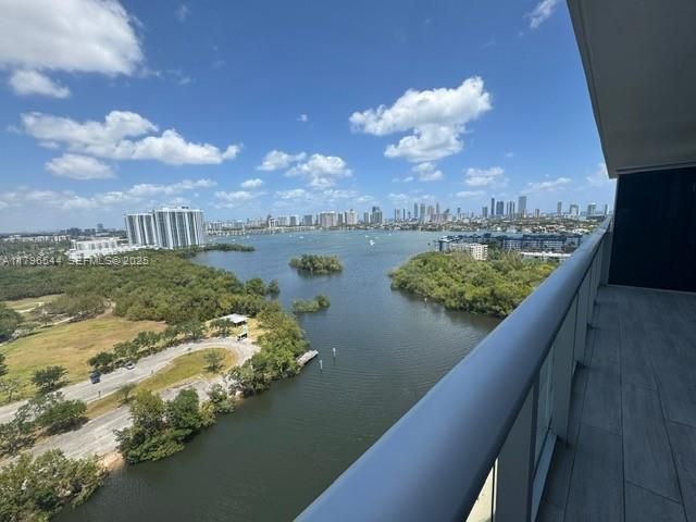 16385 Biscayne Boulevard 1806 +1 parking, North Miami Beach, FL 33160