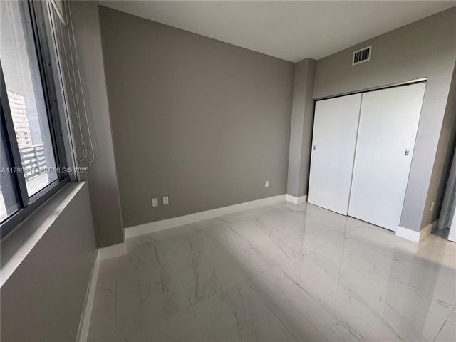 16385 Biscayne Boulevard 1806 +1 parking, North Miami Beach, FL 33160