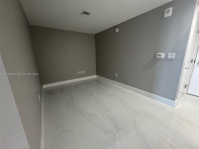 16385 Biscayne Boulevard 1806 +1 parking, North Miami Beach, FL 33160