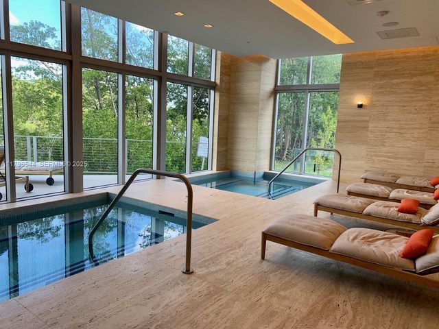 16385 Biscayne Boulevard 1806 +1 parking, North Miami Beach, FL 33160