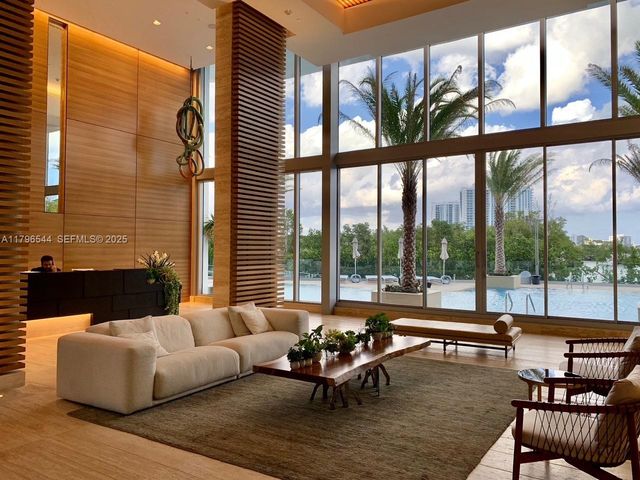 16385 Biscayne Boulevard 1806 +1 parking, North Miami Beach, FL 33160