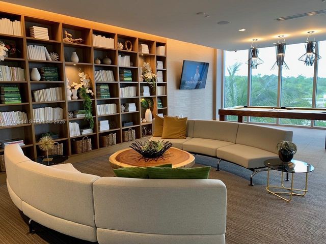 16385 Biscayne Boulevard 1806 +1 parking, North Miami Beach, FL 33160