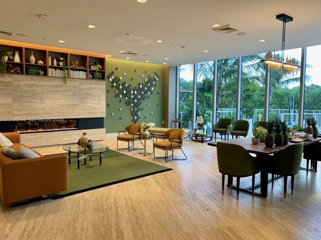 16385 Biscayne Boulevard 1806 +1 parking, North Miami Beach, FL 33160