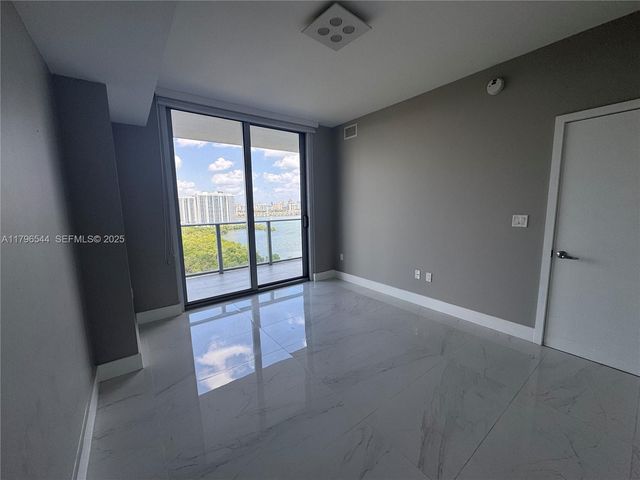 16385 Biscayne Boulevard 1806 +1 parking, North Miami Beach, FL 33160