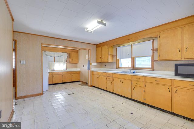 8582 SHEPHERDSTOWN PIKE, Shepherdstown, WV 25443
