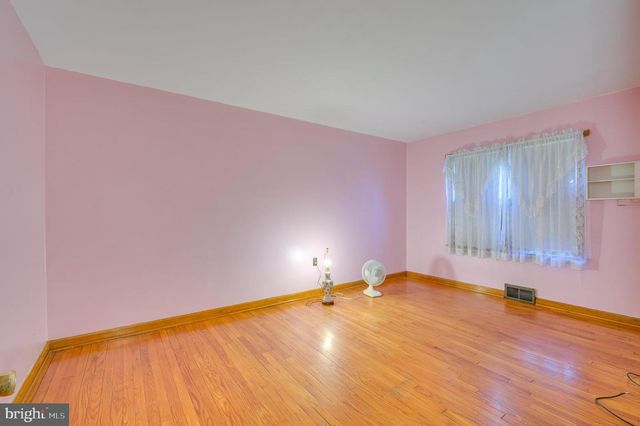 8582 SHEPHERDSTOWN PIKE, Shepherdstown, WV 25443