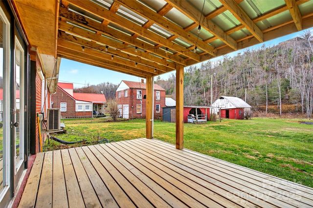 12231 N 226 Highway, Bakersville, NC 28705