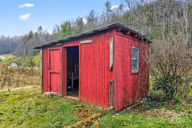 12231 N 226 Highway, Bakersville, NC 28705