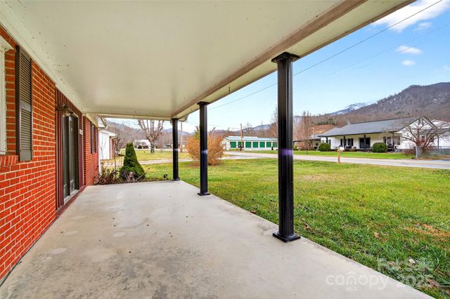 12231 N 226 Highway, Bakersville, NC 28705