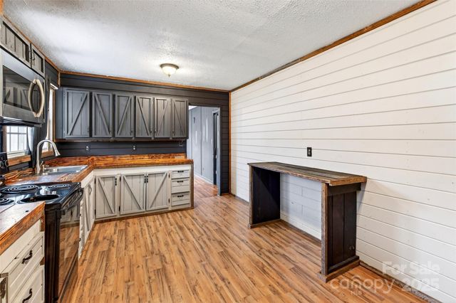 12231 N 226 Highway, Bakersville, NC 28705