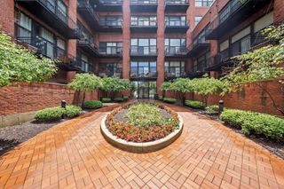2323 W Pershing Road 401, Chicago, IL 60609