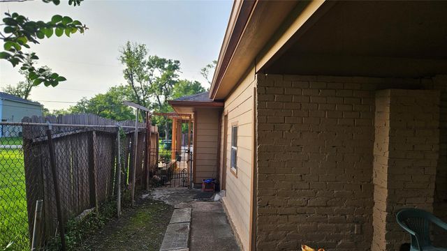 8002 Richland Drive, Houston, TX 77028