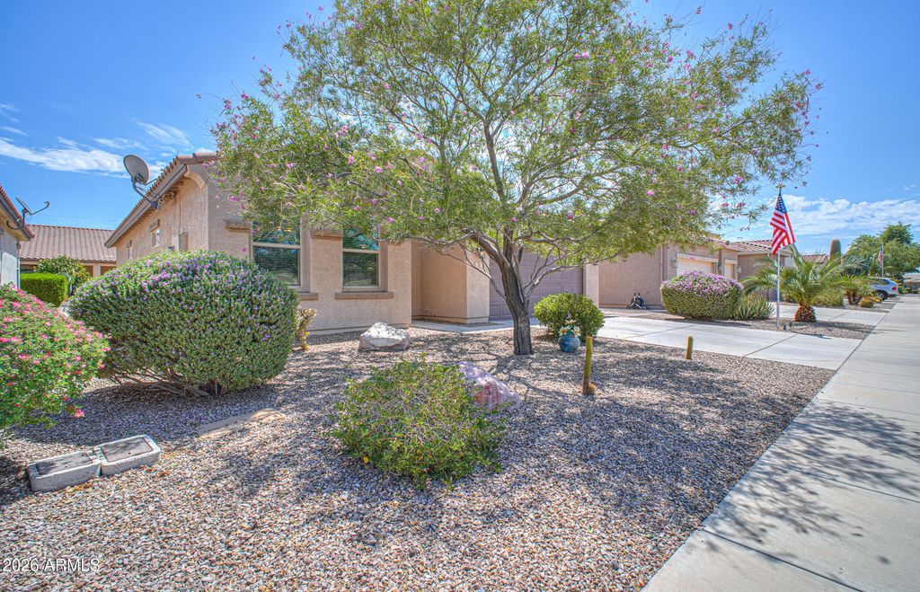 324 N MONTEREY Court, Casa Grande, AZ 85194 — photo 2