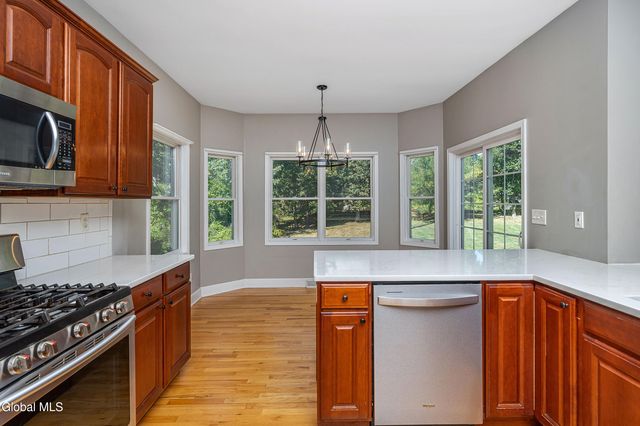 11 Foxhollow Grn, Bethlehem, NY 12054