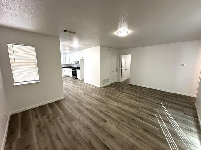 4005 35th St, Sacramento, CA 95820