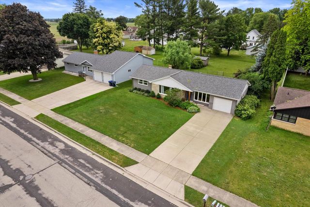 630 E Center STREET, Juneau, WI 53039