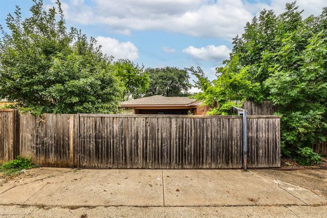7110 Field View, Dallas, TX 75249