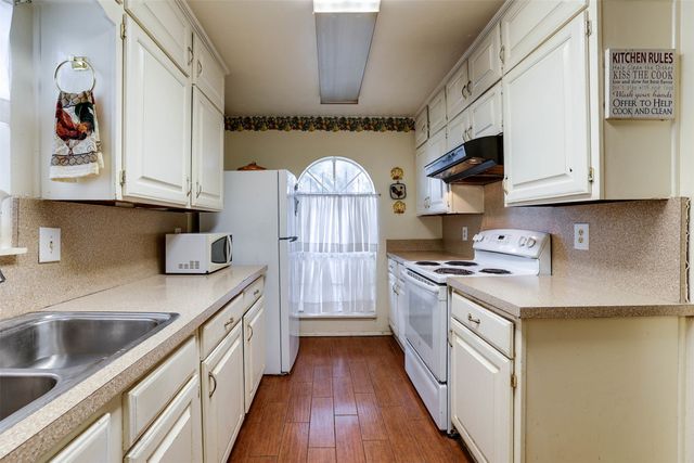 7110 Field View, Dallas, TX 75249