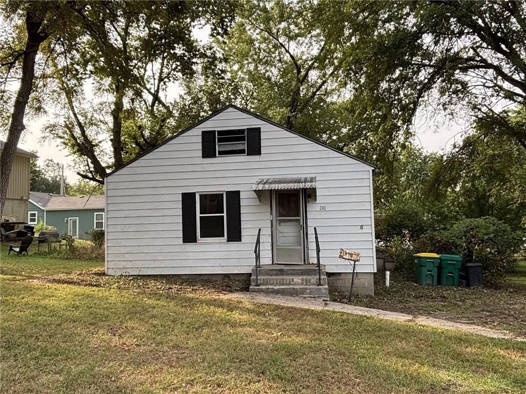 210 Coronado Road, Bonner Springs, KS 66012