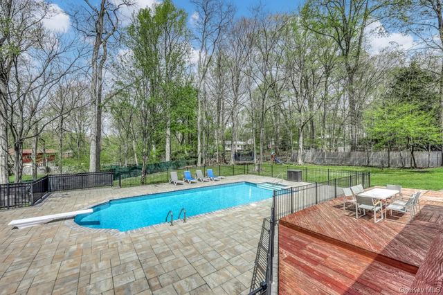 13 Gladwyne Court, Spring Valley, NY 10977
