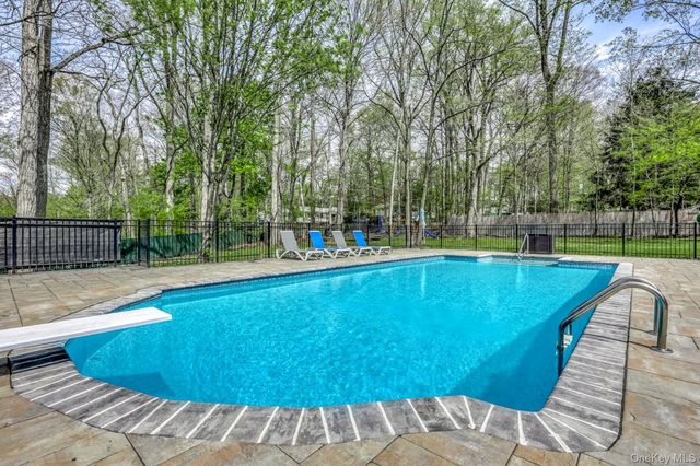 13 Gladwyne Court, Spring Valley, NY 10977