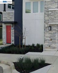 5552 Holly Bay Ave D, Dublin, CA 94568