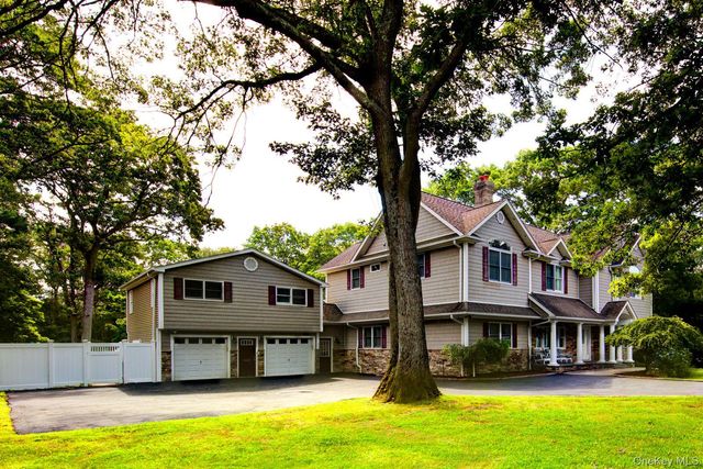 97 Chestnut Street, Mount Sinai, NY 11766