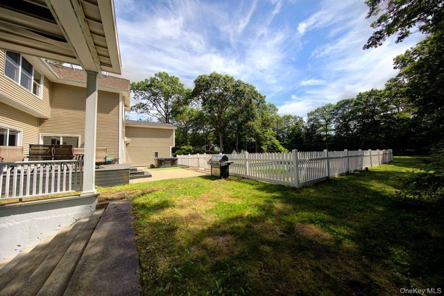97 Chestnut Street, Mount Sinai, NY 11766