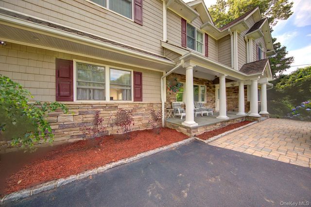 97 Chestnut Street, Mount Sinai, NY 11766