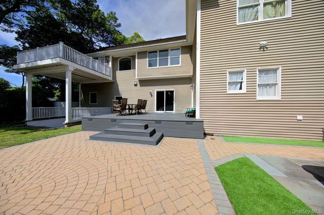97 Chestnut Street, Mount Sinai, NY 11766