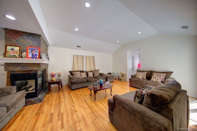 97 Chestnut Street, Mount Sinai, NY 11766