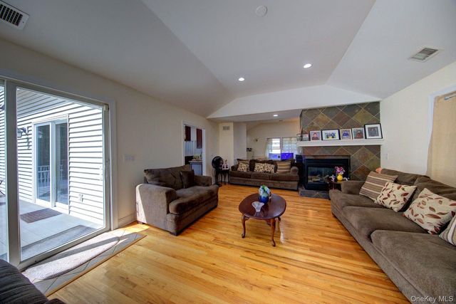 97 Chestnut Street, Mount Sinai, NY 11766