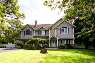 97 Chestnut Street, Mount Sinai, NY 11766