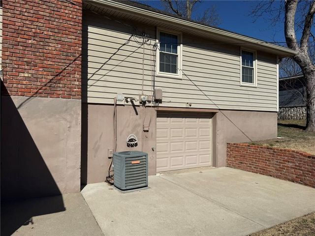 11703 E 48th Street, Kansas City, MO 64133