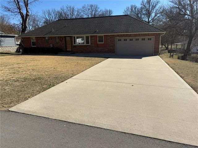 11703 E 48th Street, Kansas City, MO 64133