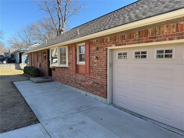 11703 E 48th Street, Kansas City, MO 64133