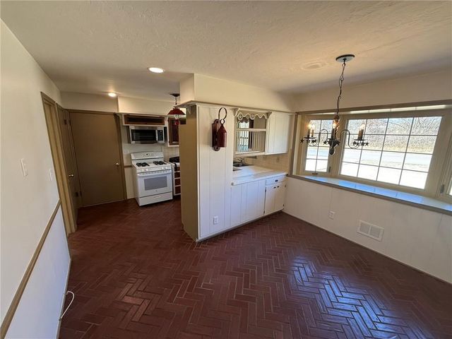 11703 E 48th Street, Kansas City, MO 64133